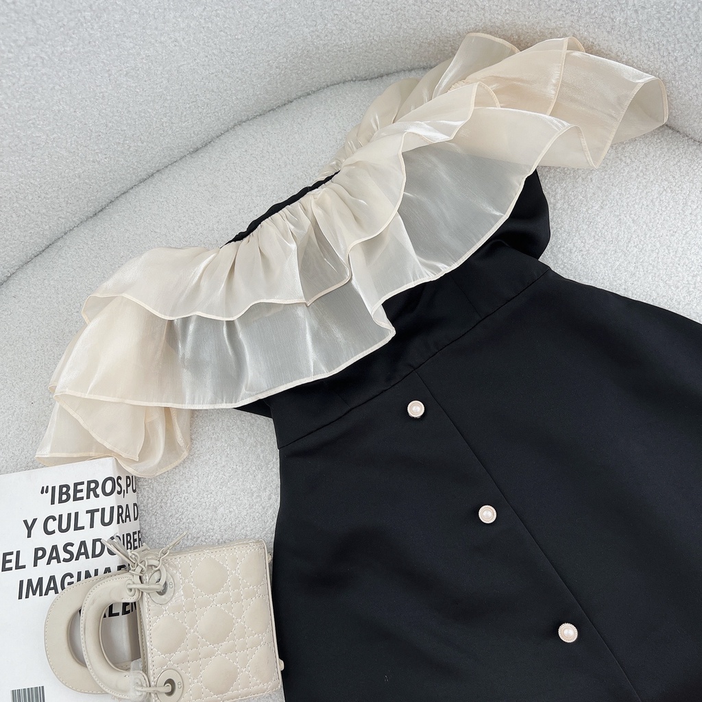 ĐẦM ĐEN BẸT VAI BÈO KEM PHỐI HÀNG NÚT