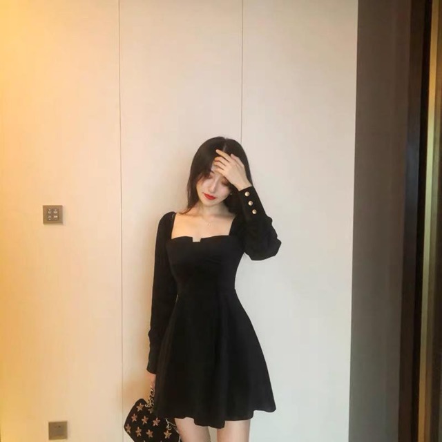Đầm nhung cổ vuông vintage