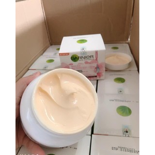 KEM DƯỠNG DA GARNIER BẬT TONE TRẮNG HỒNG RẠNG RỠ ( CHÍNH HÃNG )