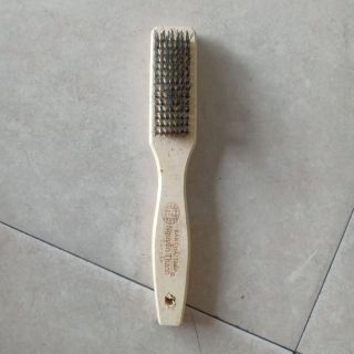Bàn chải sắt cán gỗ dài loại tốt