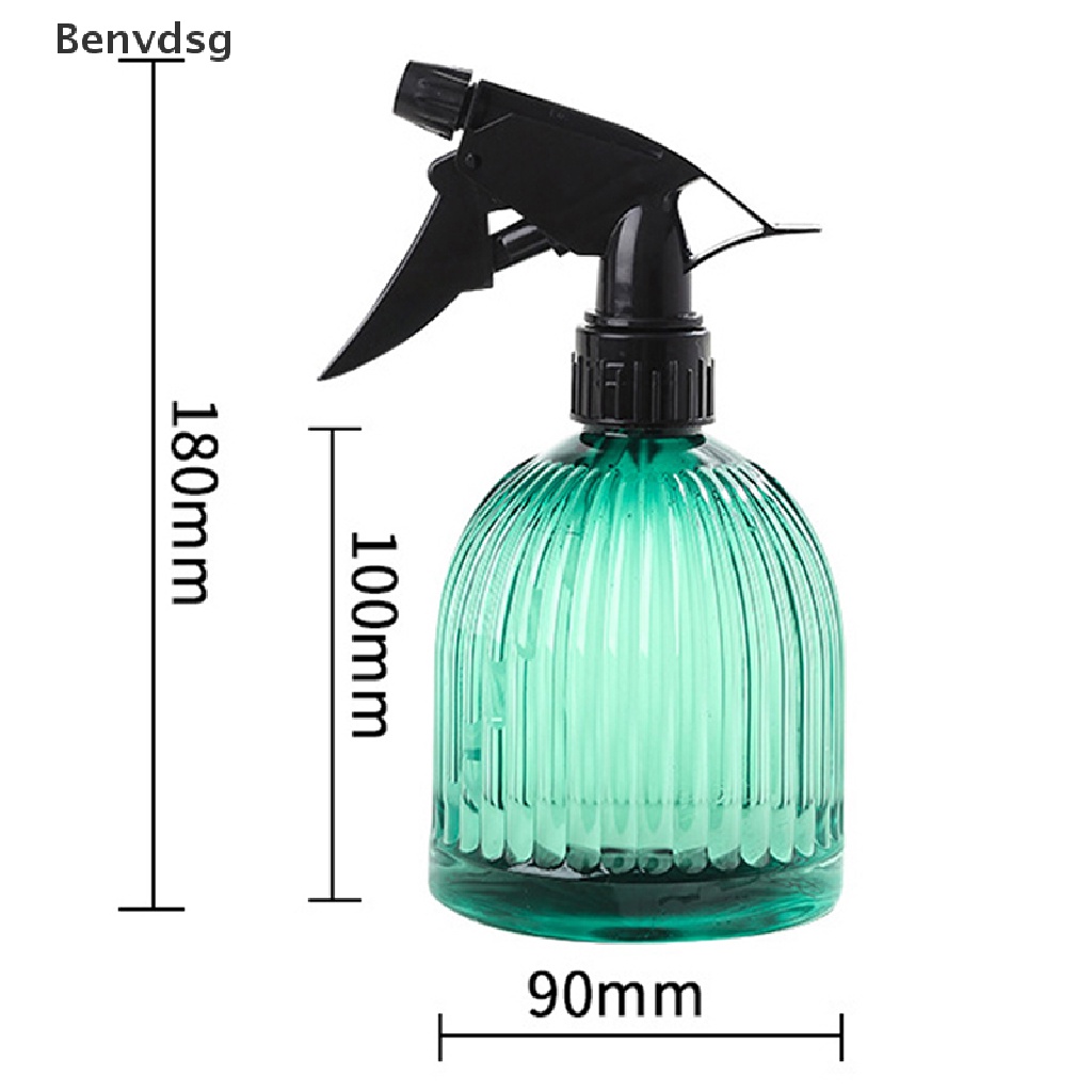 1 Bình Tưới Cây Cầm Tay Bằng Nhựa Trong Suốt