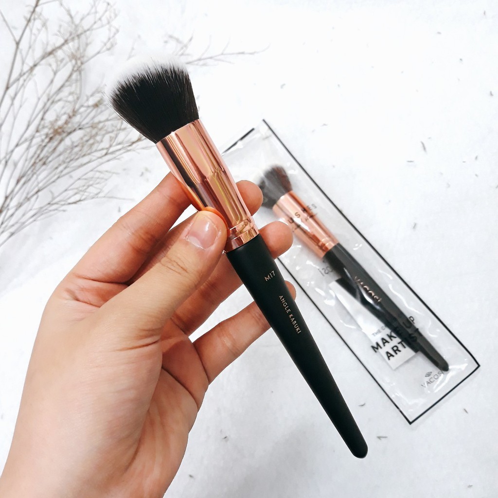 Cọ trang điểm Vacosi Angel Kabuki Brush #M17.Cọ má xéo đánh khối