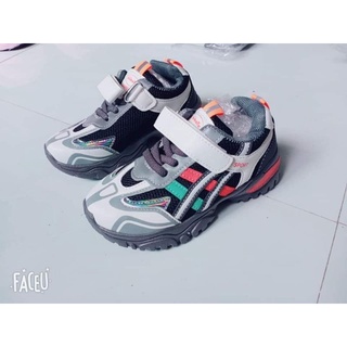 Giày thể thao cho bé trai bé gái