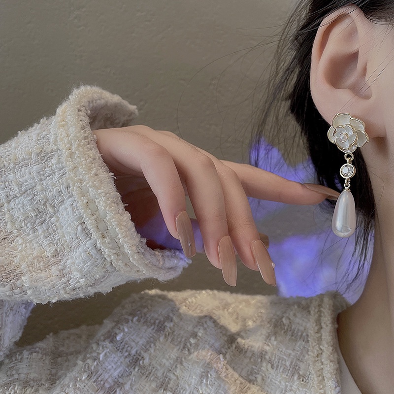 Bông Tai Hình Hoa Trà Đính Ngọc Trai Phong Cách Mới 2022 Thời Trang Cho Nữ