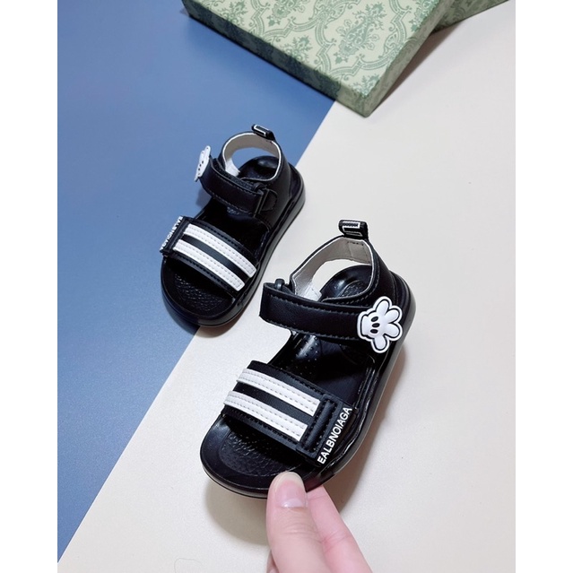 Xăng đan cho bé trai