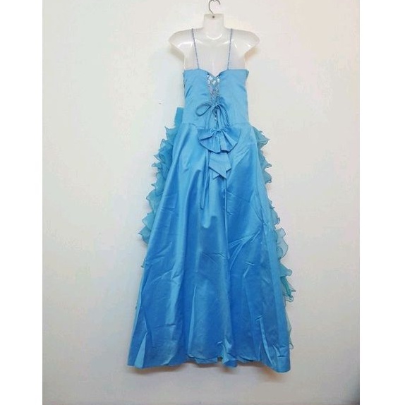 ĐẦM CÔ DÂU, DỰ TIỆC