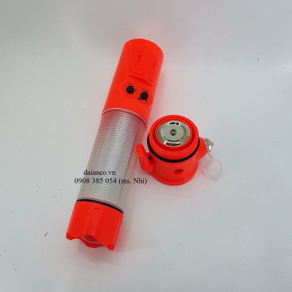 Búa thoát hiểm mini kèm đèn pin tiện dụng