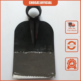 Cuốc làm vườn, lưỡi cuốc đất bằng thép dày dặn.