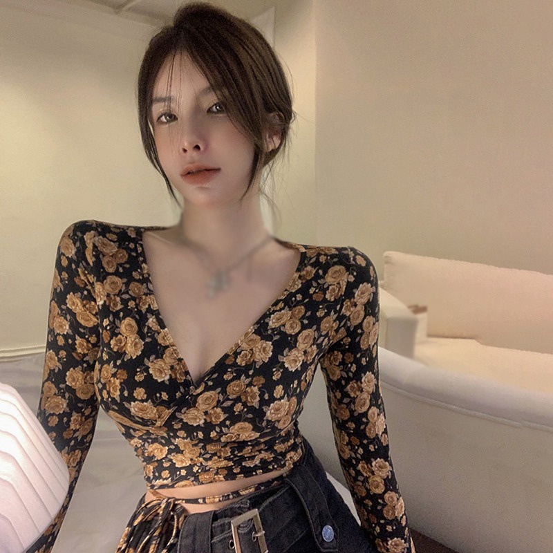 Áo Croptop Tay Dài Cổ Chữ V In Họa Tiết Hoa Nhí Xinh Xắn Thời Trang Phong Cách Hàn Quốc Cho Nữ