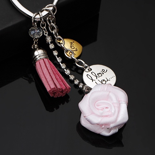 Móc khóa hoa hồng và dòng chữ I Love You Mom độc đáo ý nghĩa