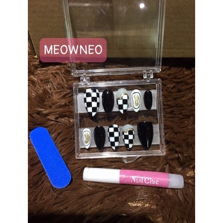 Nailbox kẻ caro trắng đen theo yêu cầu của khách