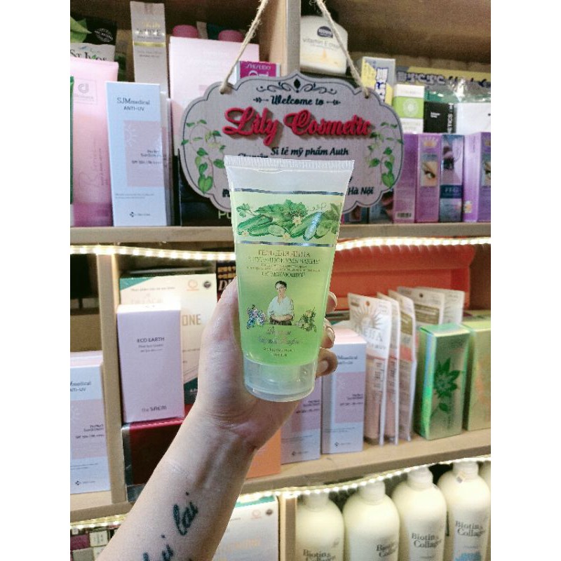 Sữa rửa mặt Bà già Nga dưa neo