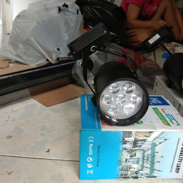 Đèn led rọi chạy ray