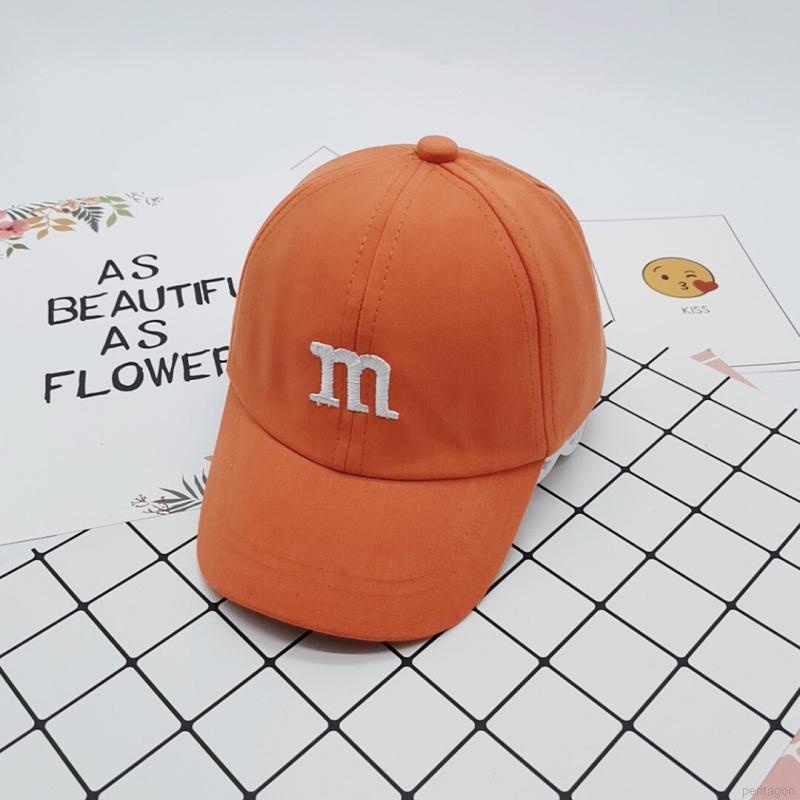 Mũ lưỡi trai thêu chữ M cho bé