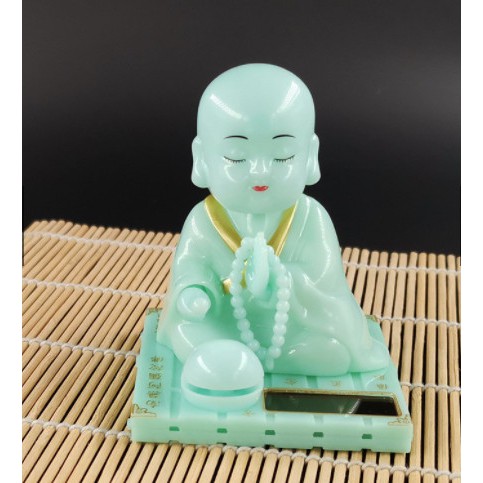 Tượng Chú Tiểu Gõ Mõ Tụng Kinh 12cm , để taplo ô tô , bàn làm việc - Chạy bằng năng lượng mặt trời vĩnh cửu | BigBuy360 - bigbuy360.vn
