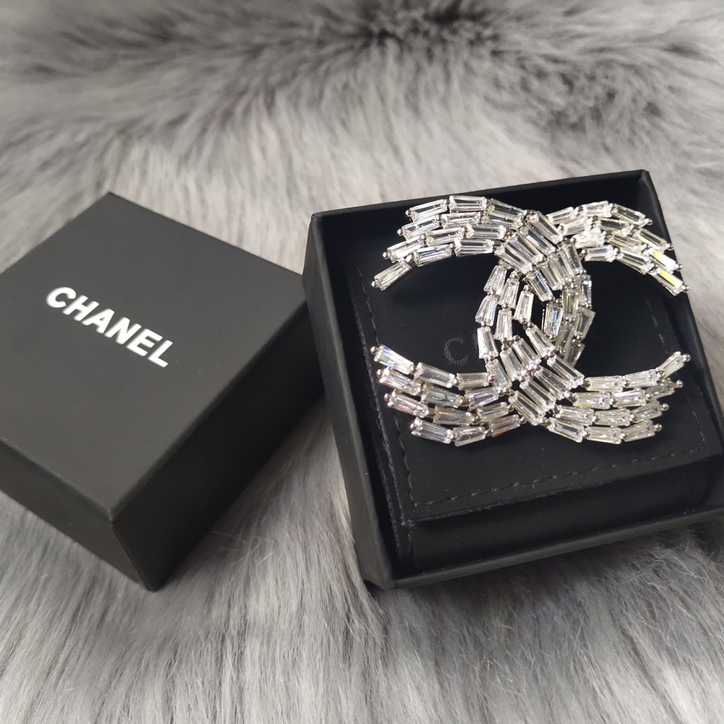 Trâm Cài Áo Hình Joker Đính Pha Lê