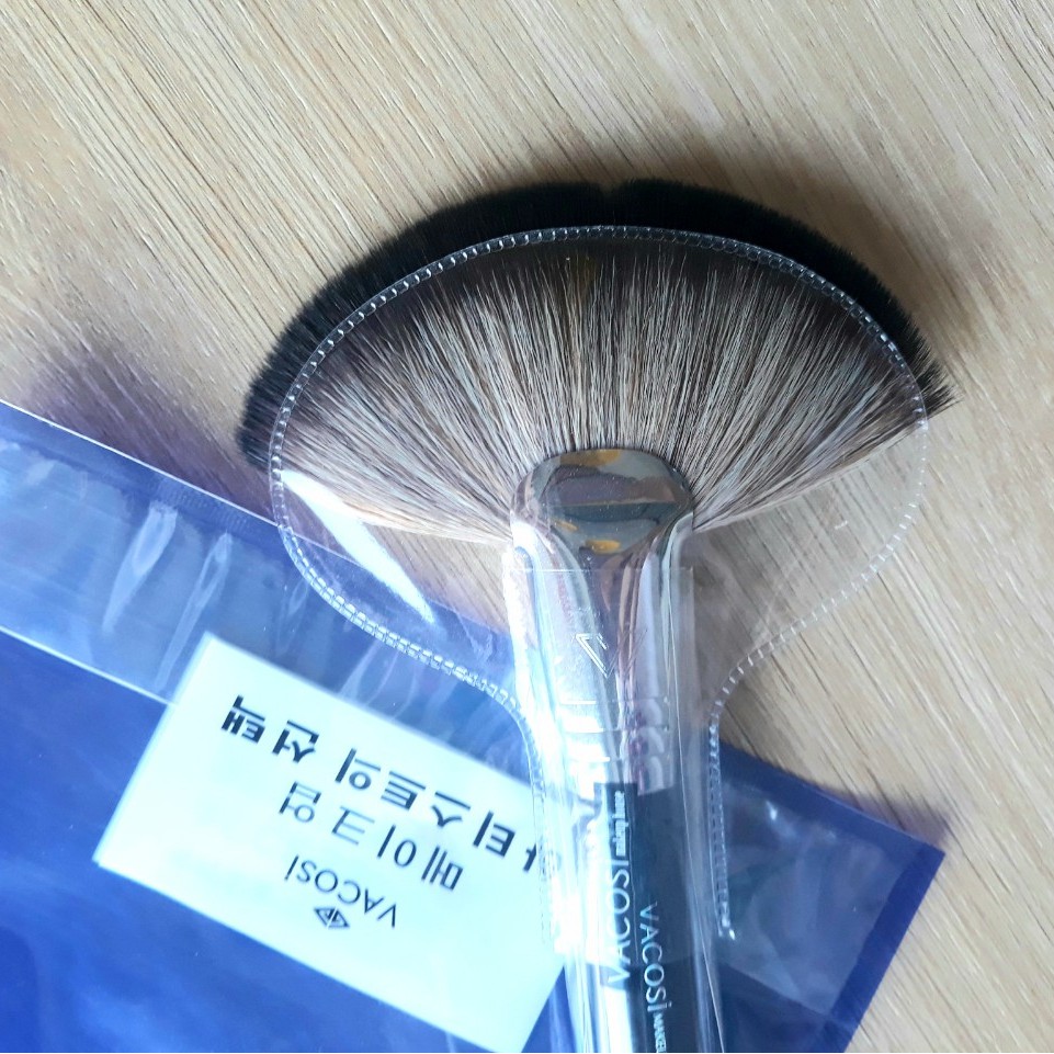 Cọ phủ quạt VACOSI PRO FAN POWDER QP01 cọ trang điểm chuyên nghiệp