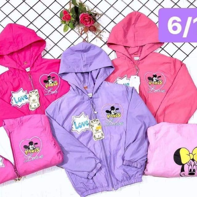 Hồng Bích combo áo gió khách