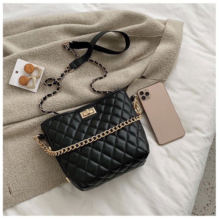 TÚI XÁCH NỮ ĐEO CHÉO THỜI TRANG DÁNG XÔ TRẦN TRÁM DA MỀM KHÓA VẶN TT 85 | BigBuy360 - bigbuy360.vn