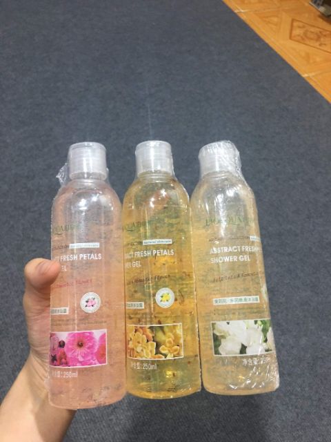 Sữa tắm cánh hoa thiên nhiên Bioaqua S2