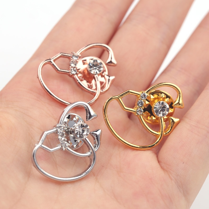 Huy hiệu cài áo hình ống nghe bác sĩ