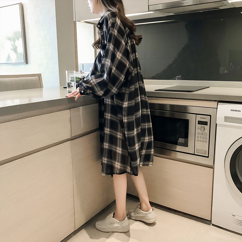 Áo Khoác Sơ Mi Dáng Rộng Dài Qua Gối Họa Tiết Kẻ Sọc Phong Cách Hàn Quốc Mẫu Mới Thời Trang Thu Đông Dành Cho Nữ 2021