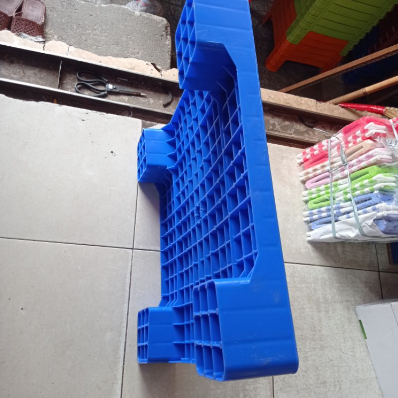 Pallet bít  vuông 60 có chân