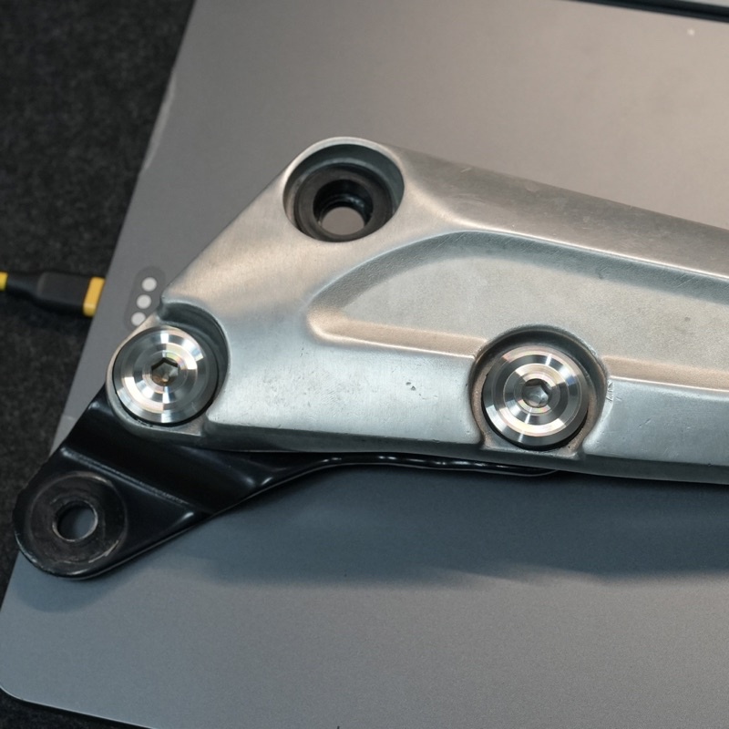 Khâu gác chân Inox Wave nhỏ V2