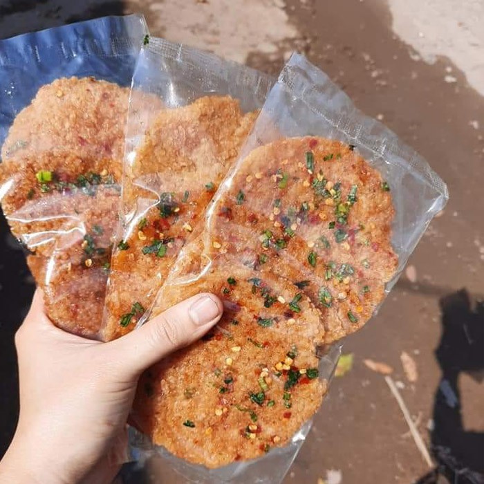 Cơm cháy chiên mắm Trung Trang 100g giòn rụm, cơm chiên mắm hành gói 3 miếng vị đậm đà - Ăn vặt nhà Cốm