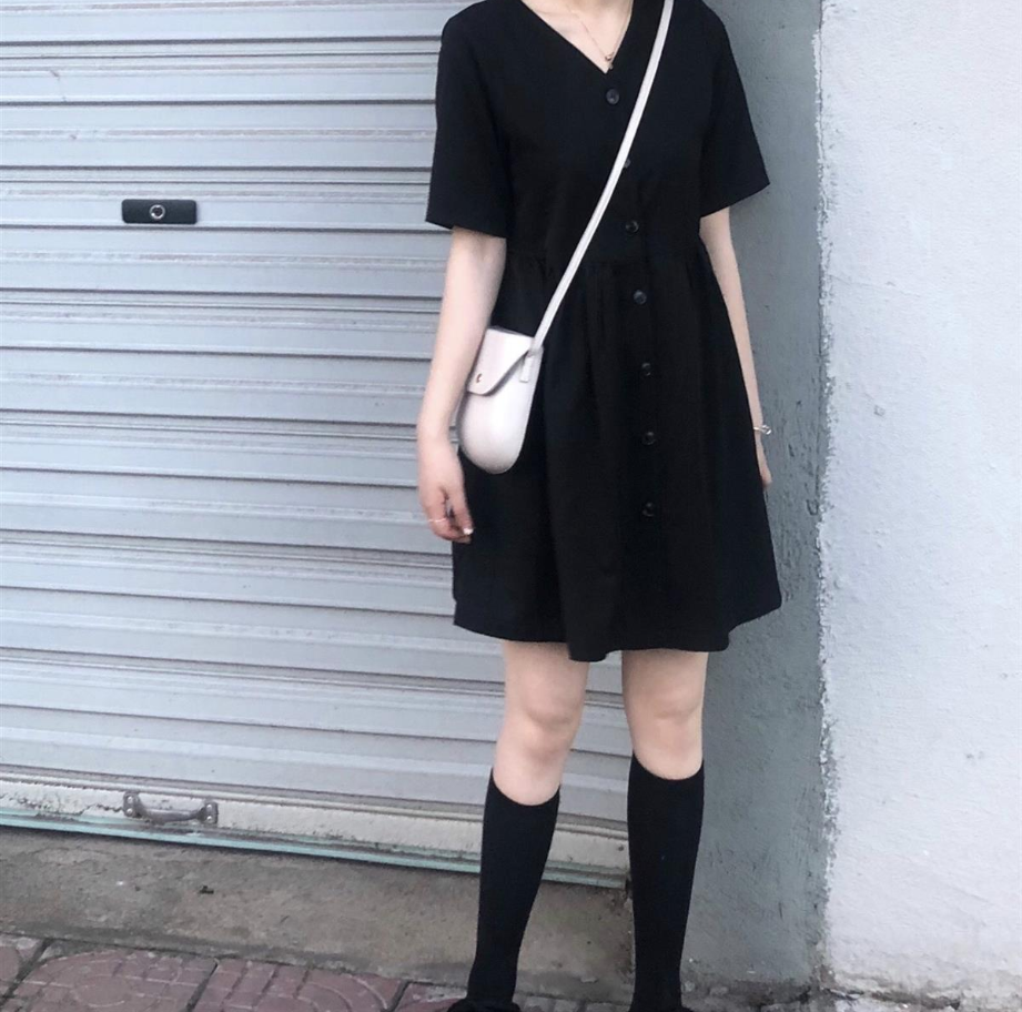 Đầm nữ dáng chữ A màu đen phong cách thời trang xinh xắn cho phái nữ | BigBuy360 - bigbuy360.vn