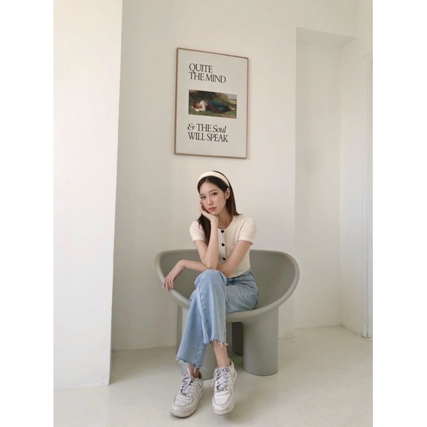 JANET STUDIO • Áo lông KEM nút trái tim