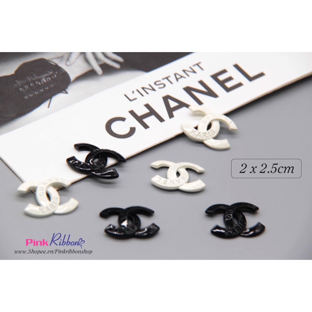 Charm chữ X đen-trắng