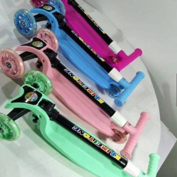 Đồ chơi Xe Trượt Scoter 3 Bánh Phát Sáng cho bé