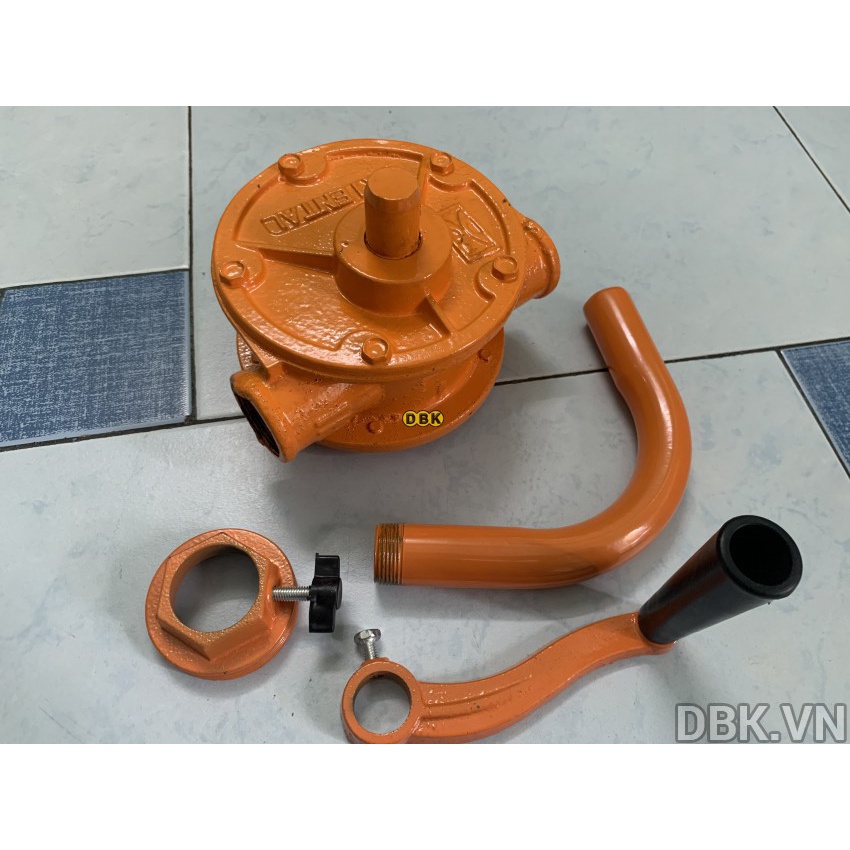 Bơm quay tay dầu bằng sắt DBK LG-1015E