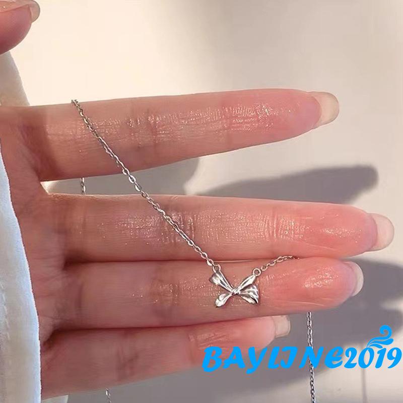 Vòng cổ Mỏng Màu Bạc Mặt Hình Bướm Đơn Giản Cho Nữ