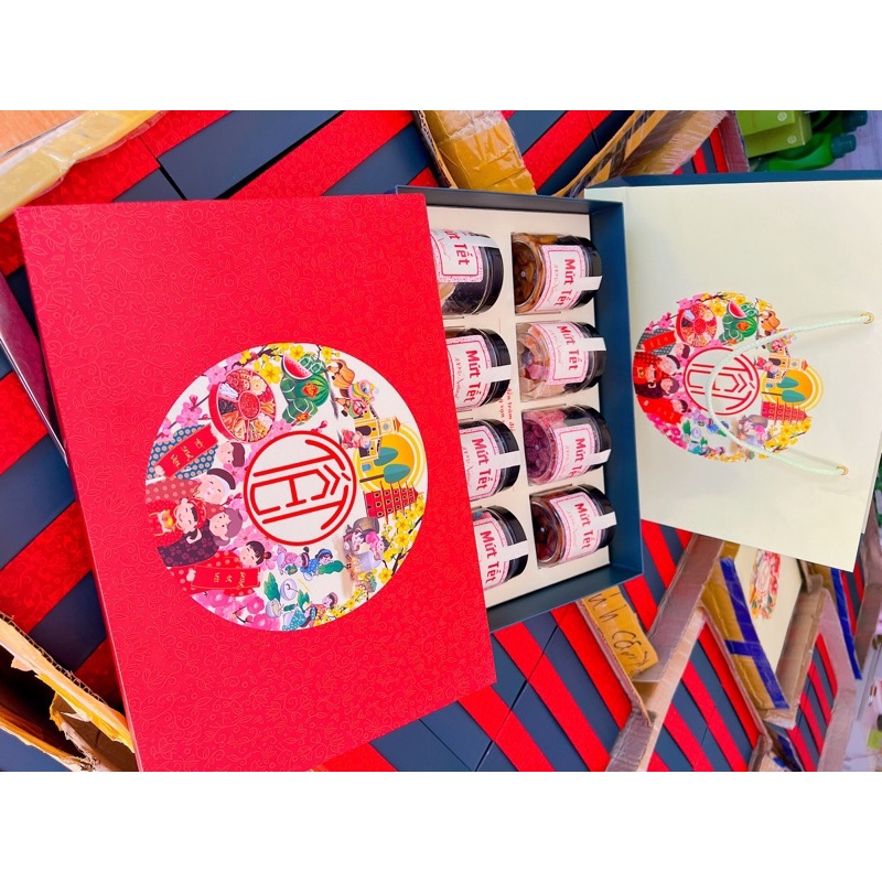 (LẺ = SỈ) SÉT HỘP MỨT QUÀ TẾT CAO CẤP 8 VỊ  ( HÌNH THẬT) NẶNG 1.6KG KÈM TÚI GIẤY