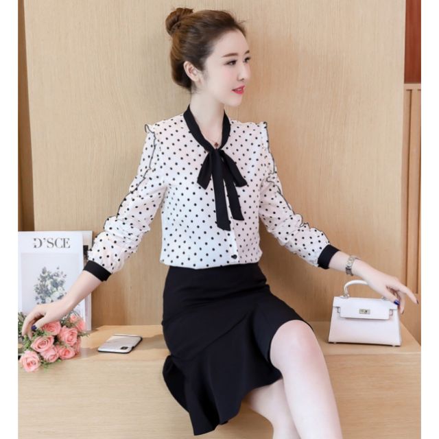 ÁO CHẤM BI CỔ NƠ TAY BÈO VIỀN CUỐN BIÊN