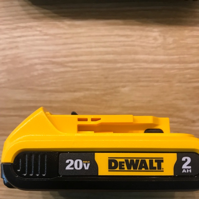 Pin dewalt 20 vol 2 ah