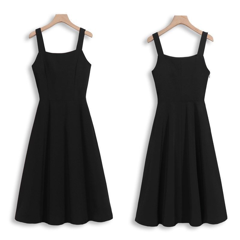 Đầm Hai Dây Màu Đen Dáng Vừa Phối Túi Thời Trang Xuân Hè 2022 Cho Bạn Gái