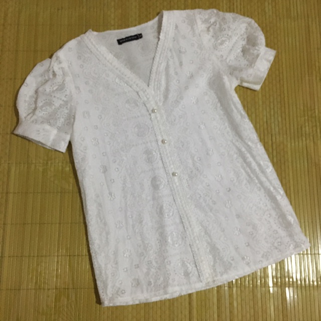 Thanh lý áo ren trắng