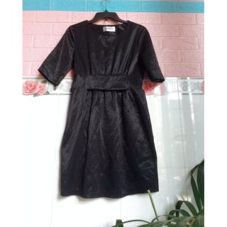 Đầm hàng hiệu màu đen tôn dáng siêu đẹp hàng secondhand 
Size L