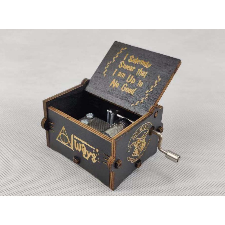 Hộp nhạc bằng gỗ khắc họa tiết chủ đề Harry Potter độc đáo