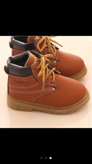 Giày boot cho bé