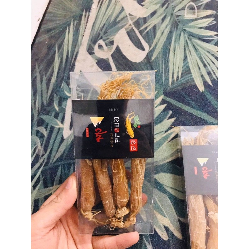 Hồng sâm nội địa Hàn Quốc hộp nhựa 4 củ nặng 100g