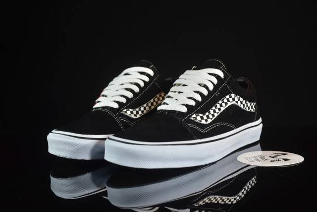 Giày Thể Thao Vans Old Skool V Phối Sọc Trắng Đen