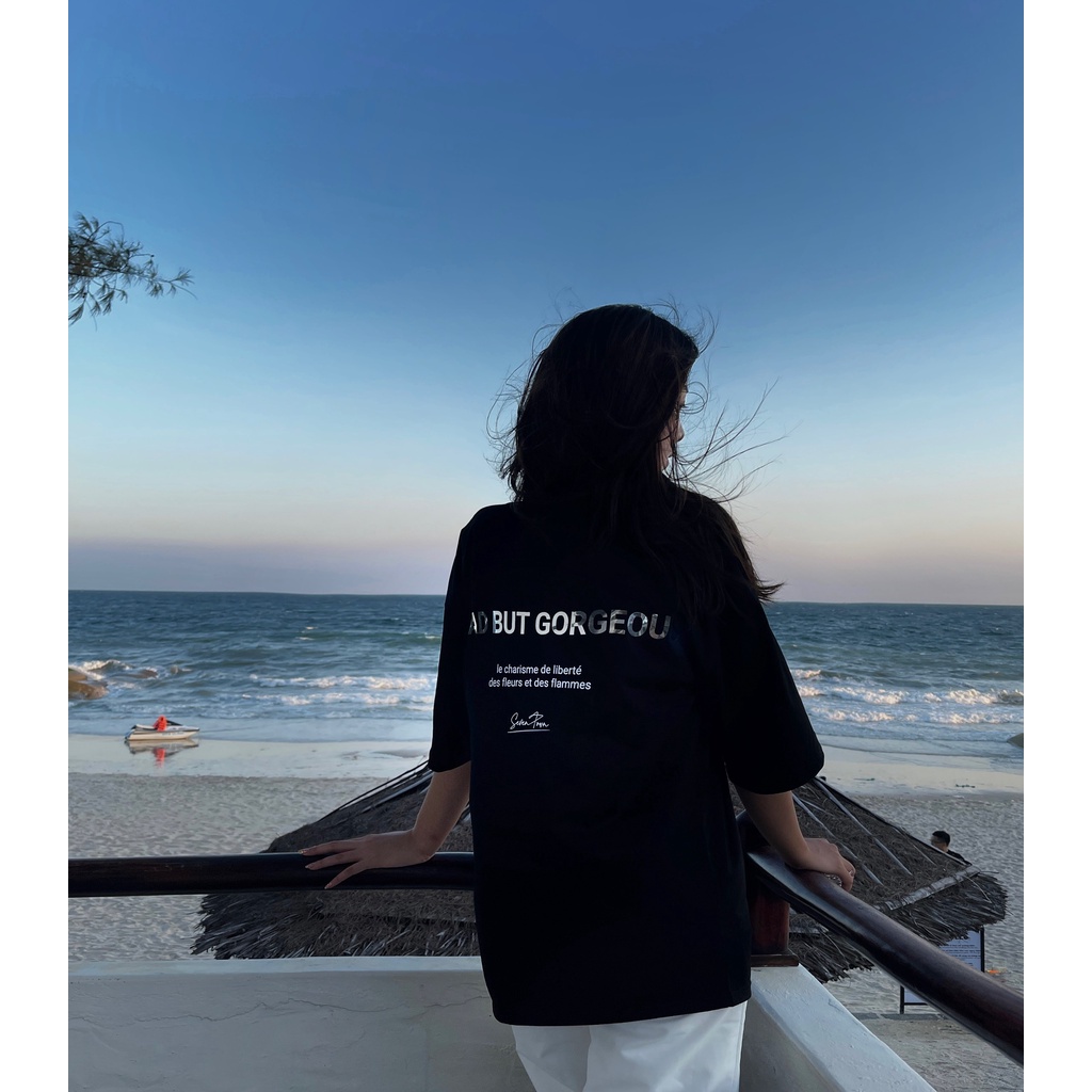 Áo phông nữ SEVENTOWN Bad But Gorgeous Tee tay lỡ local brand màu đen họa tiết tráng gương