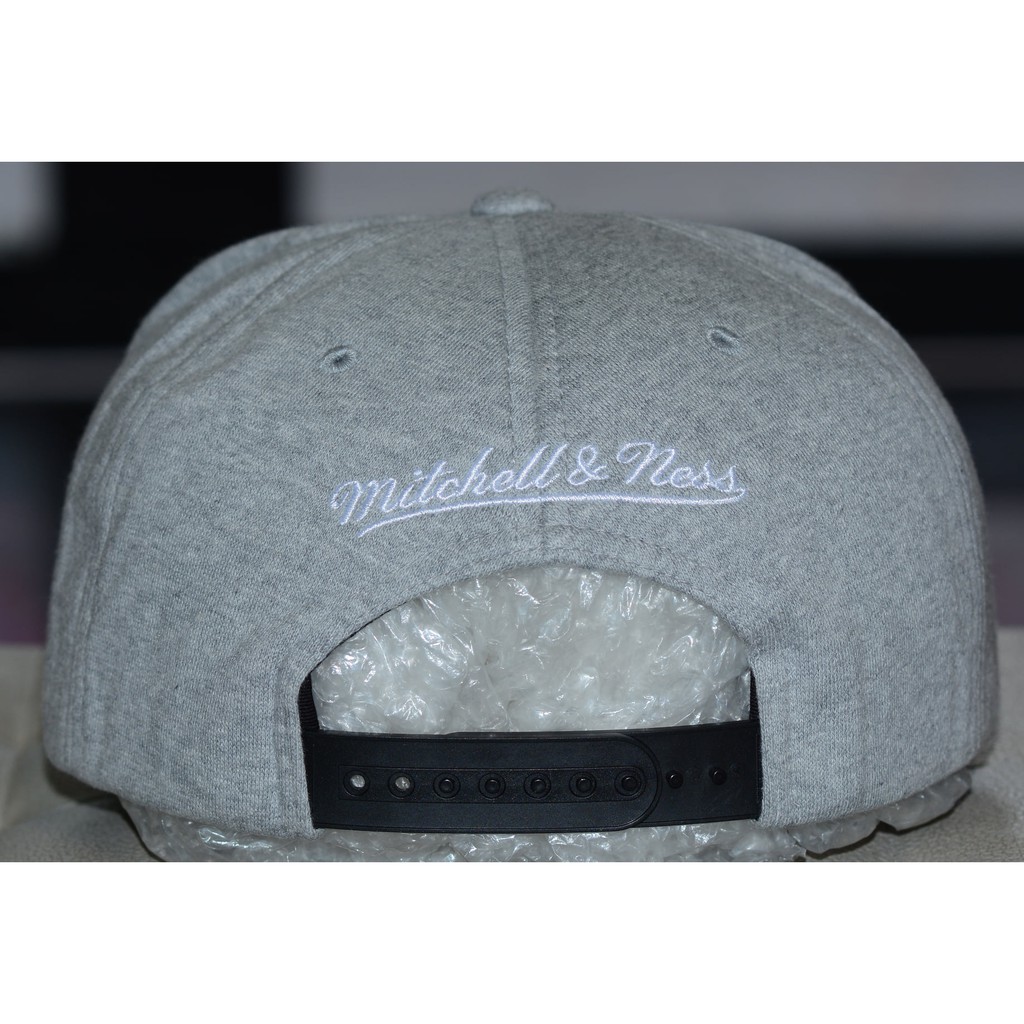Mũ Mitchell & Ness snapback ,M&N Raptors NBA Neoprene Viz Snapback,snapback da màu xám 2 màu