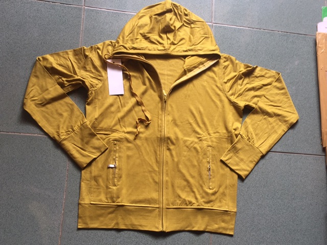 Áo khoác thun lạnh với 2 túi ngoài có dây kéo, 2 túi trong rộng. | BigBuy360 - bigbuy360.vn