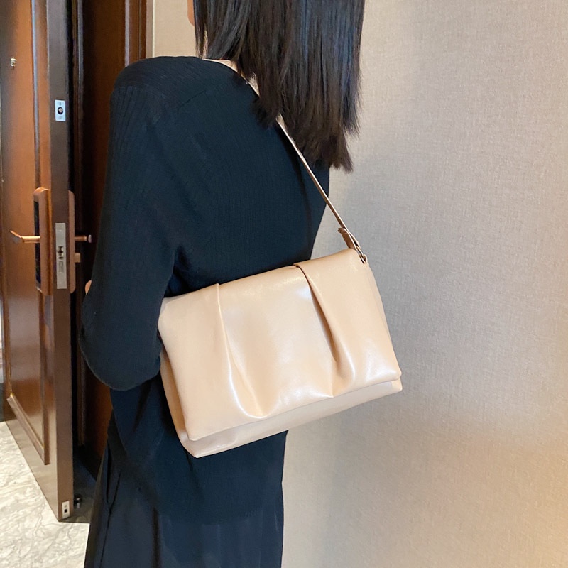 Túi đeo một bên vai hình đám mây cỡ nhỏ thời trang