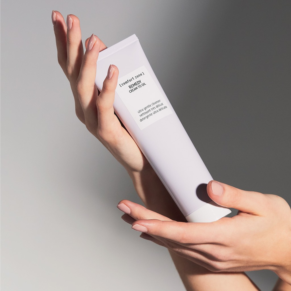Sữa Rửa Mặt Đặc Biệt Dịu Nhẹ Comfort Zone Remedy Cream To Oil 150ml